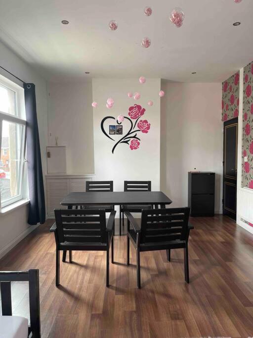 Entire Pinkapt - Free Parking - Up To 4 Guests - 3 Beds - Close To City Centre Belfast Exteriér fotografie