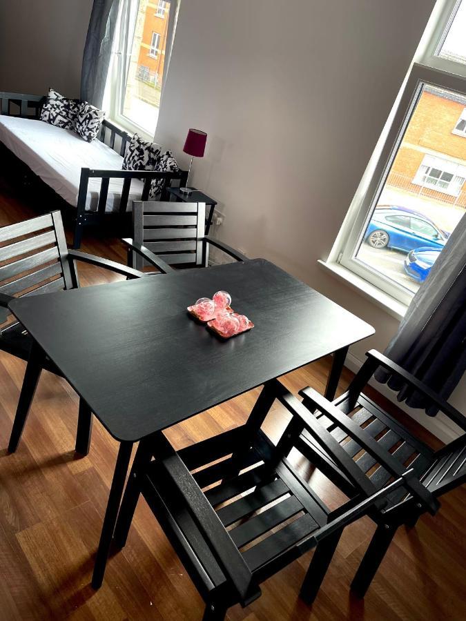Entire Pinkapt - Free Parking - Up To 4 Guests - 3 Beds - Close To City Centre Belfast Exteriér fotografie